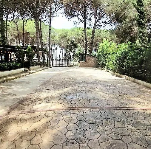 Holiday Apartments Apartment Golem (Tirana)